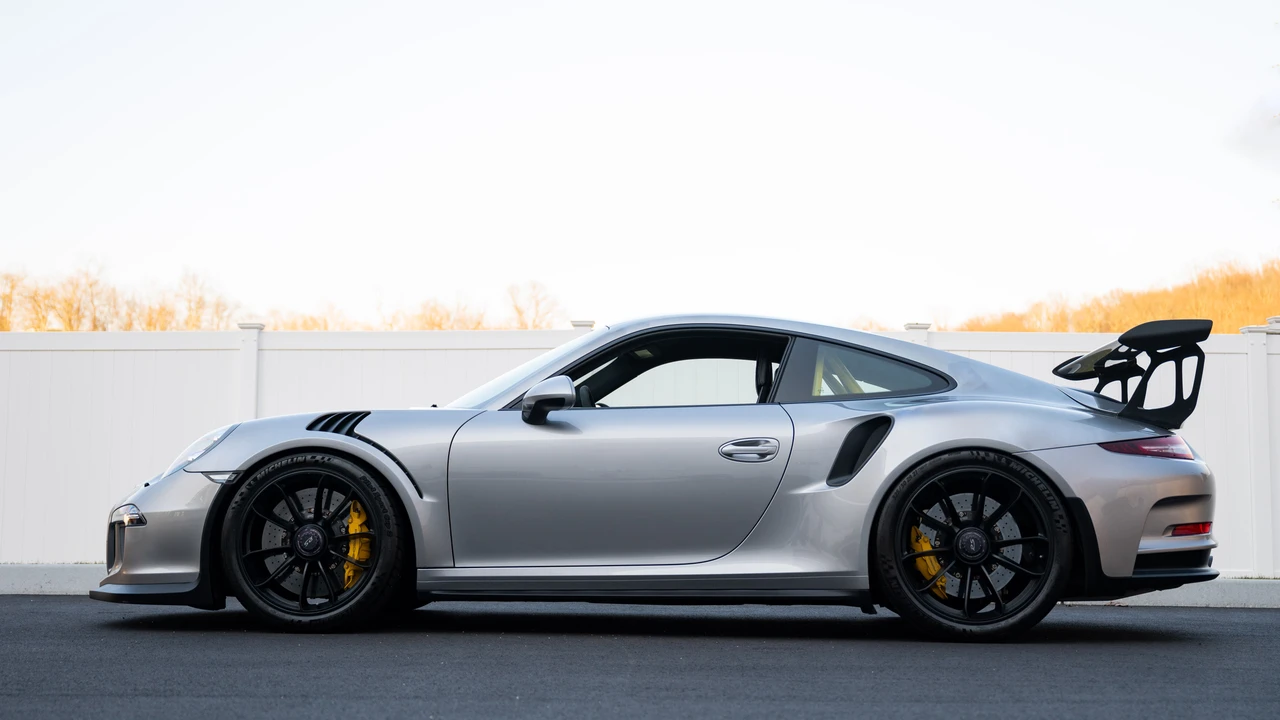 2016 Porsche 991 GT3 RS - Image 2 of 31