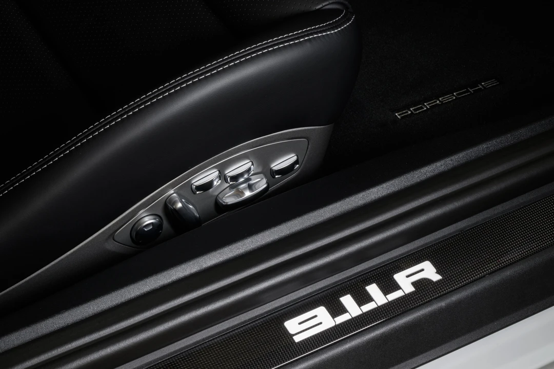 2016 Porsche - Image 17 of 31