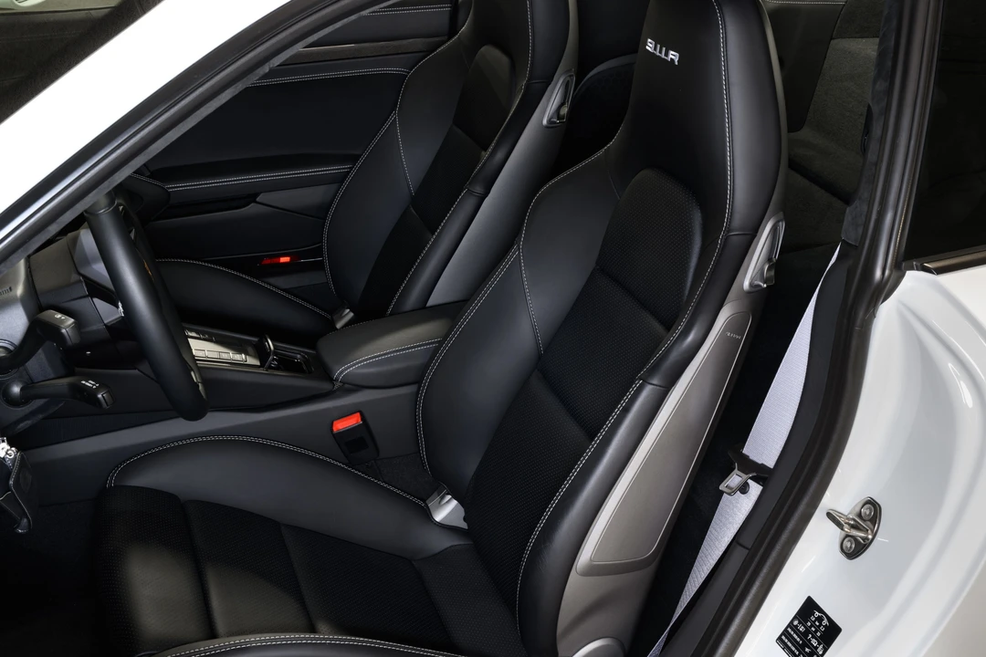 2016 Porsche - Image 24 of 31