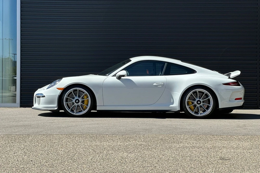 2016 Porsche - Image 2 of 31