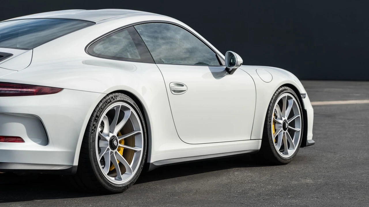 2016 Porsche 991 R - Image 18 of 31