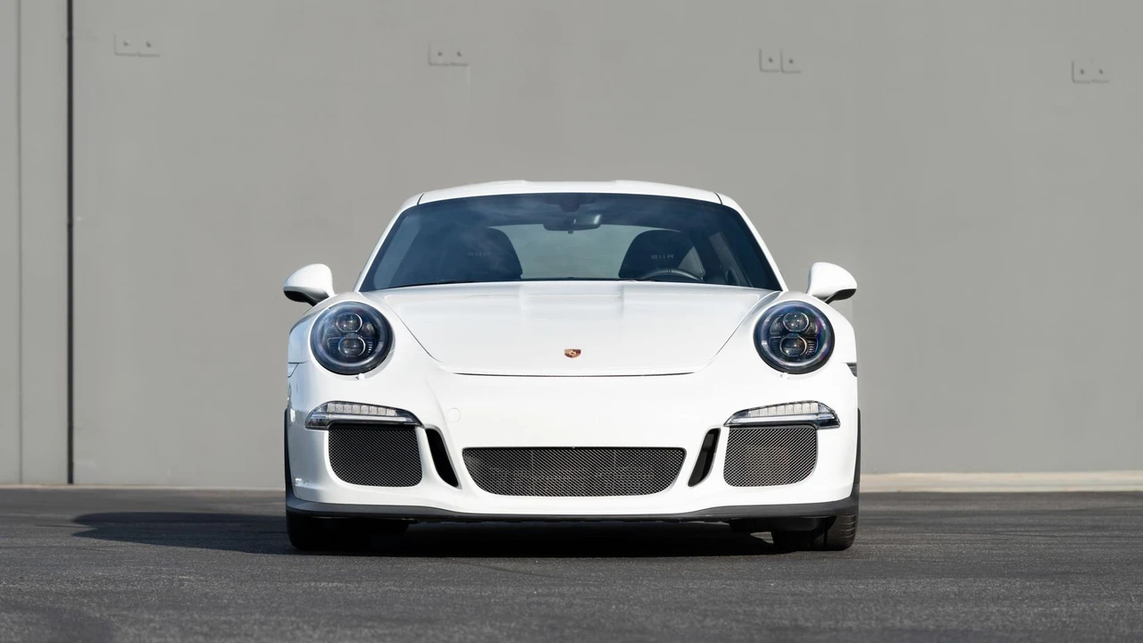 2016 Porsche 991 R - Image 2 of 31