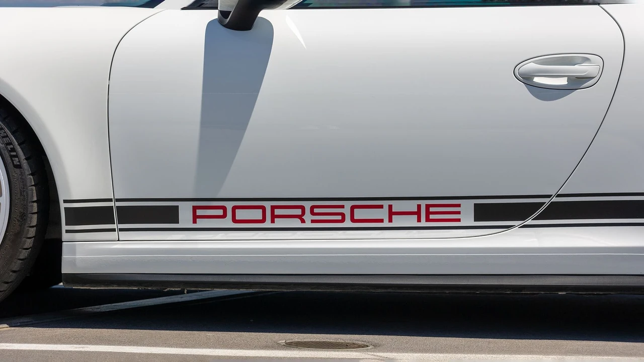 2016 Porsche 991 R - Image 24 of 31