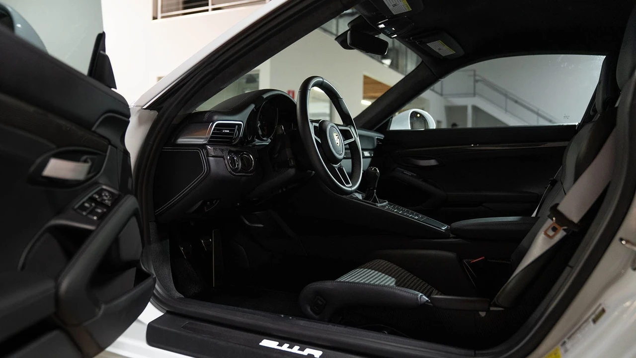 2016 Porsche 991 R - Image 8 of 31