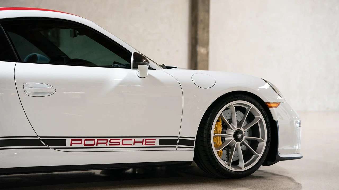 2016 Porsche 991 R - Image 24 of 31