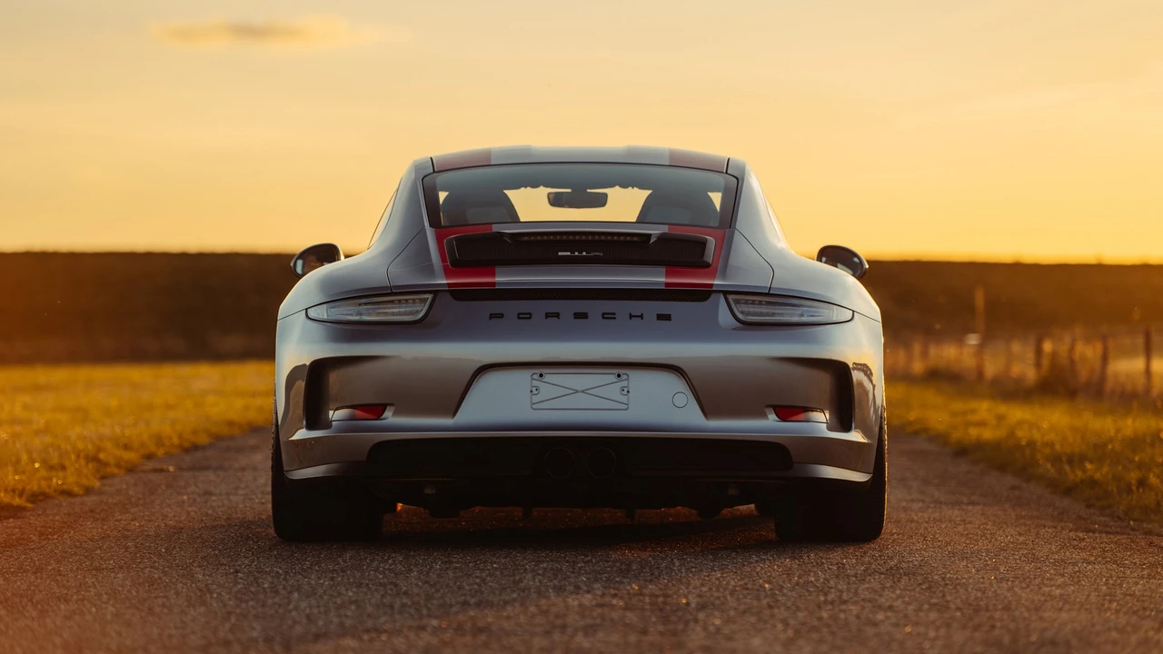 2016 Porsche 991 R - Image 2 of 31