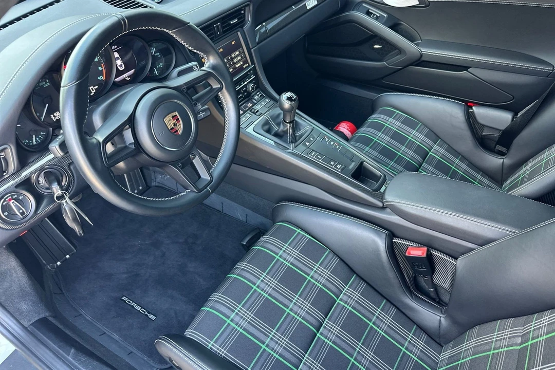 2016 Porsche - Image 4 of 31