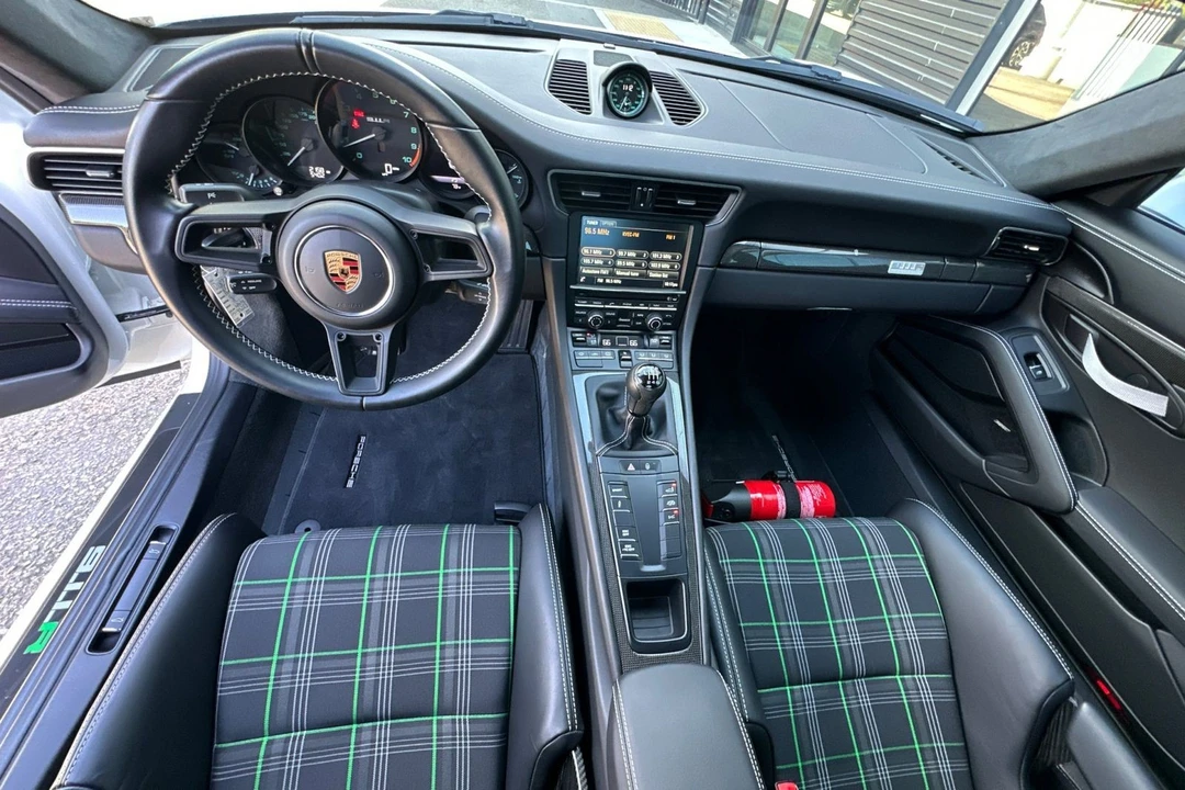 2016 Porsche - Image 6 of 31