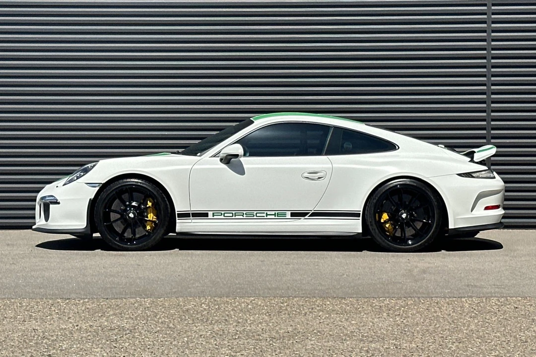 2016 Porsche - Image 2 of 31