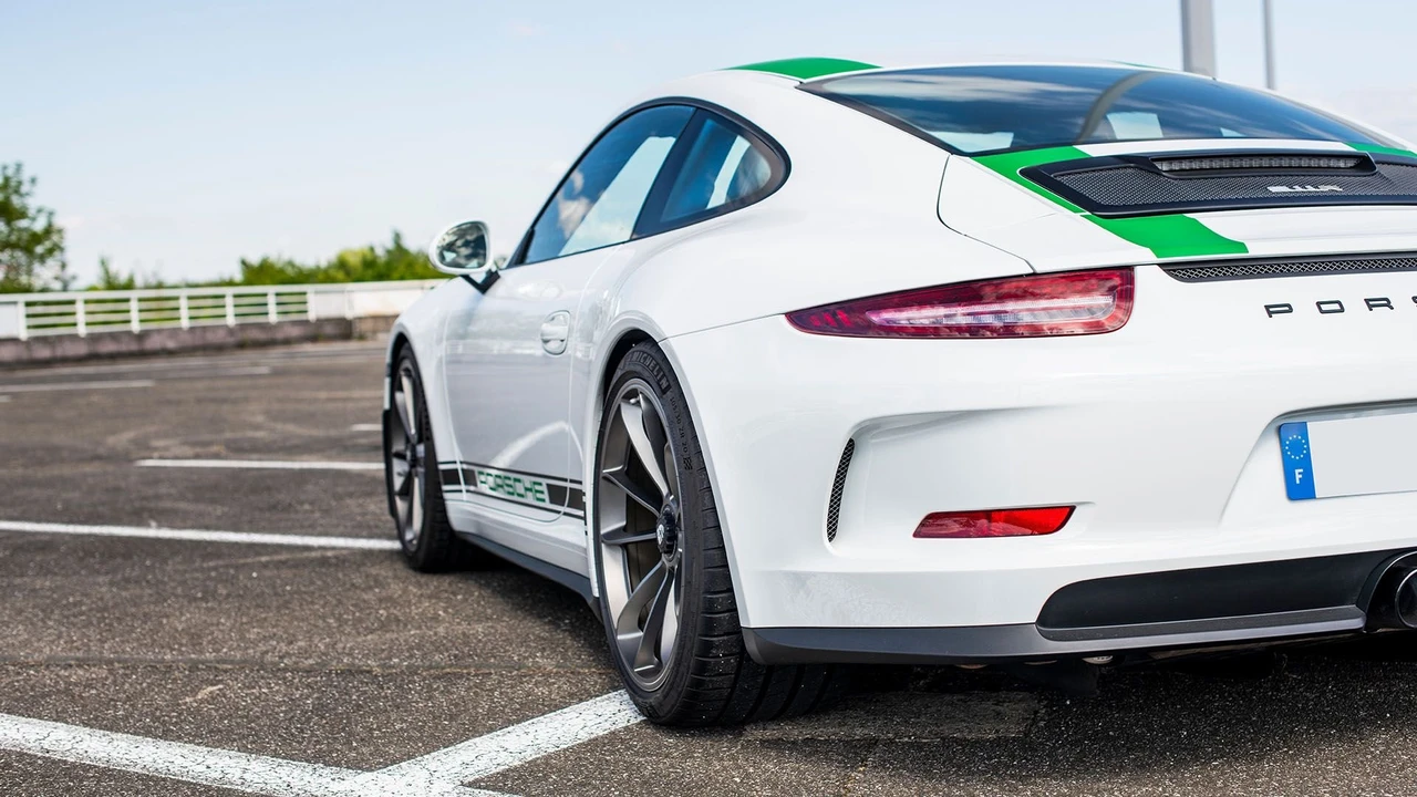 2016 Porsche 991 R - Image 13 of 31