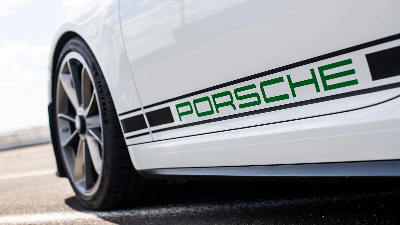 2016 Porsche 991 R - Image 16 of 31