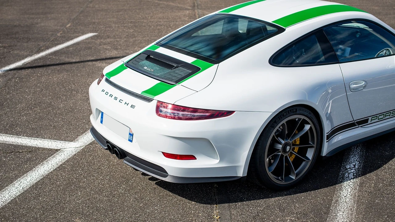 2016 Porsche 991 R - Image 14 of 31