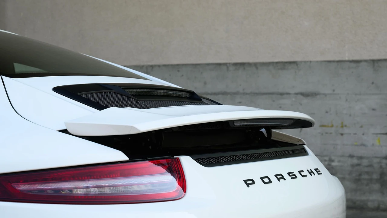 2016 Porsche 991 R - Image 27 of 31