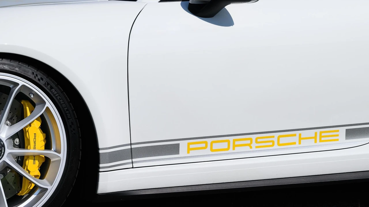 2016 Porsche 991 R - Image 17 of 31