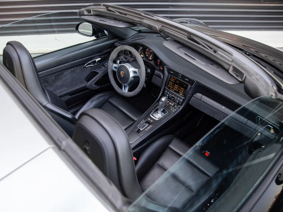 2016 Porsche 991 Targa 4 GTS - Image 19 of 21