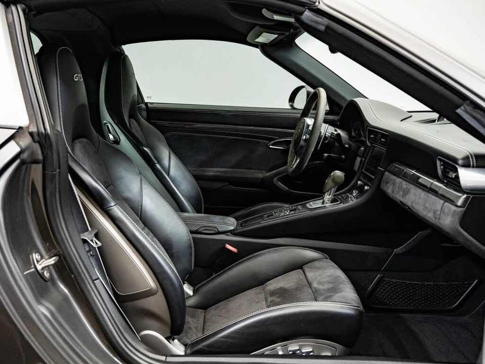 2016 Porsche 991 Targa 4 GTS - Image 25 of 31