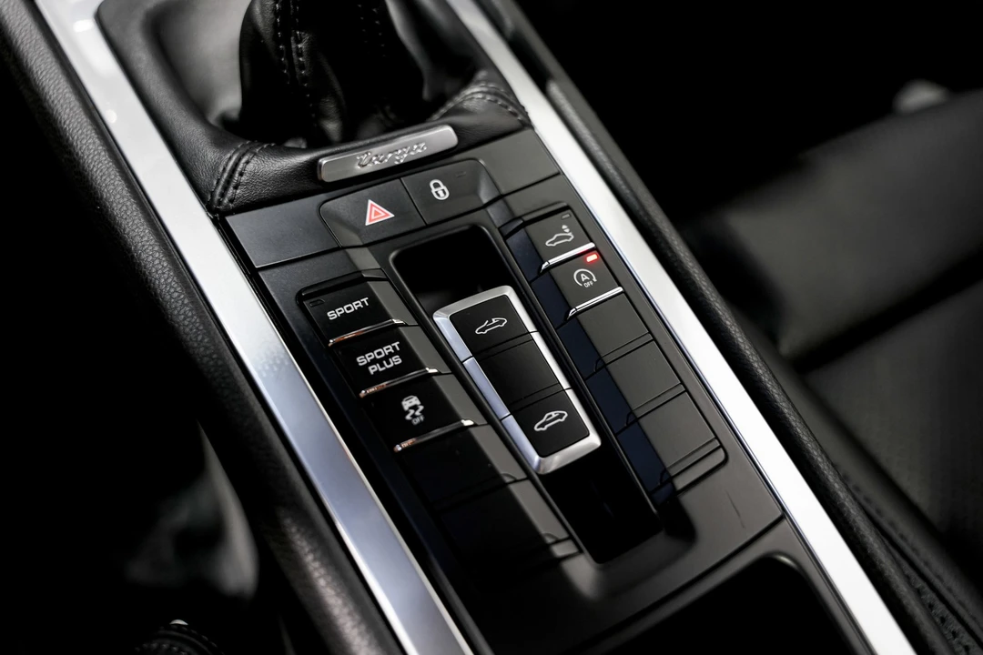 2016 Porsche 991 Targa 4 & 4S - Image 16 of 21