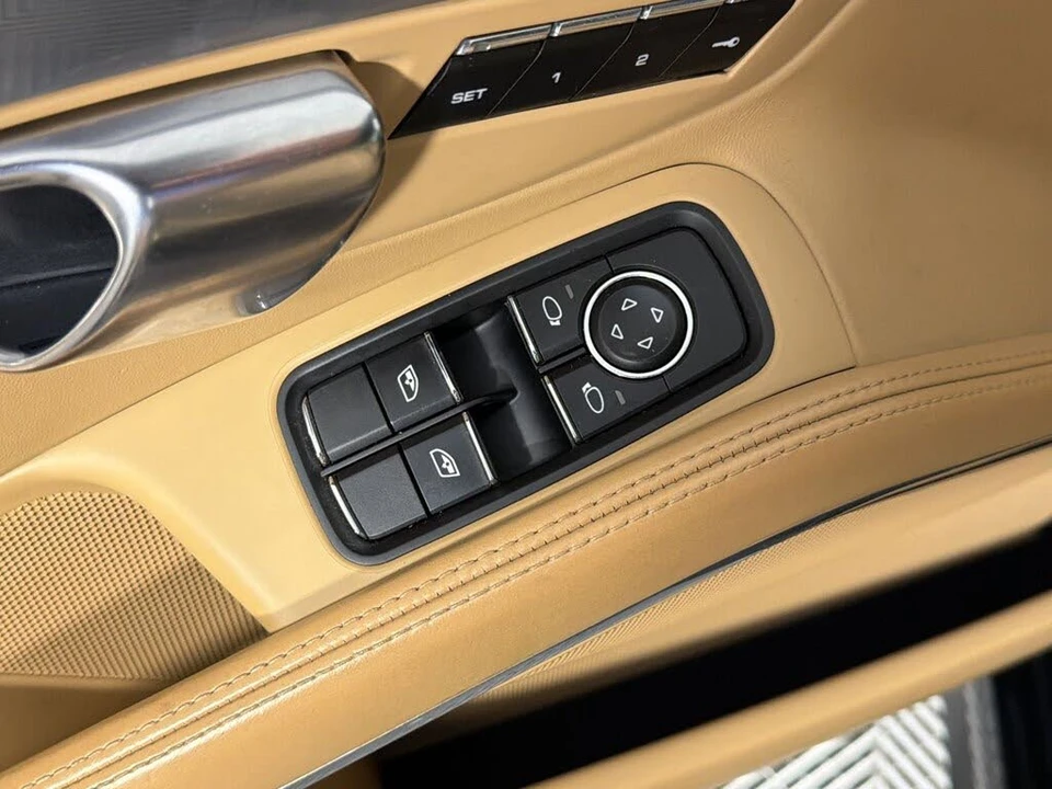 2016 Porsche 991 Targa 4 & 4S - Image 13 of 31