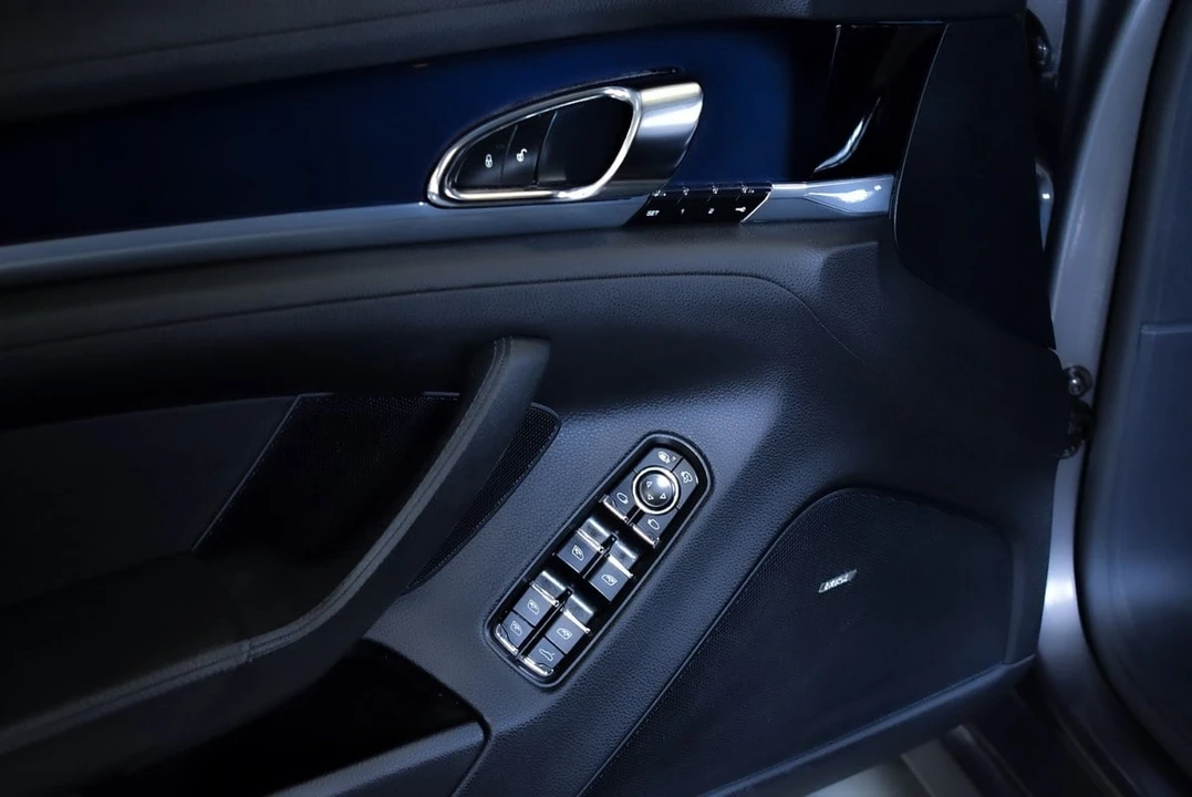 2016 Porsche 970 Panamera - Image 28 of 30