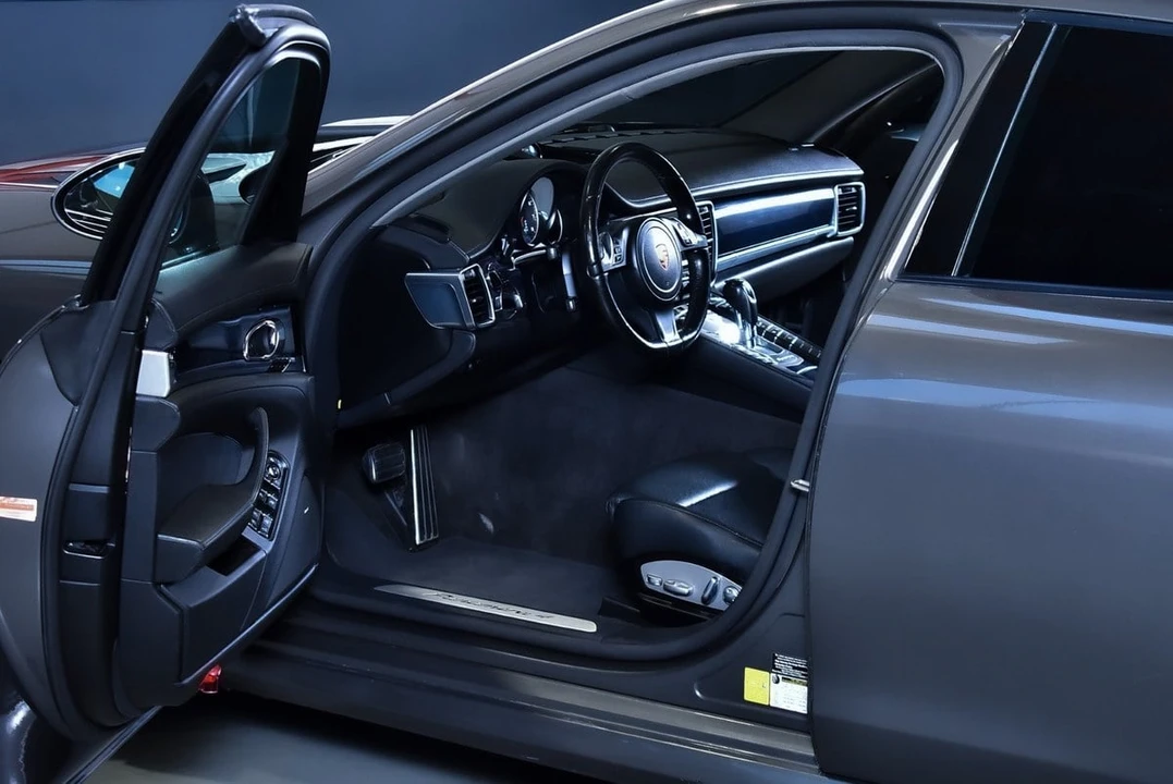 2016 Porsche 970 Panamera - Image 29 of 30