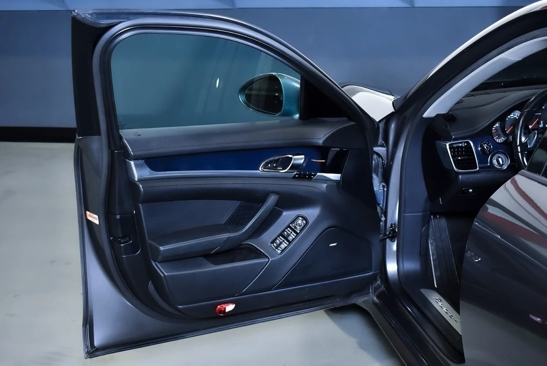 2016 Porsche 970 Panamera - Image 27 of 30