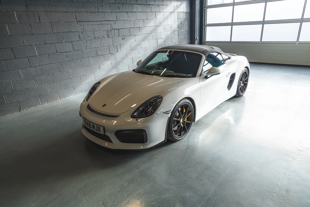 2016 Porsche 981 Boxster Spyder - Image 11 of 31