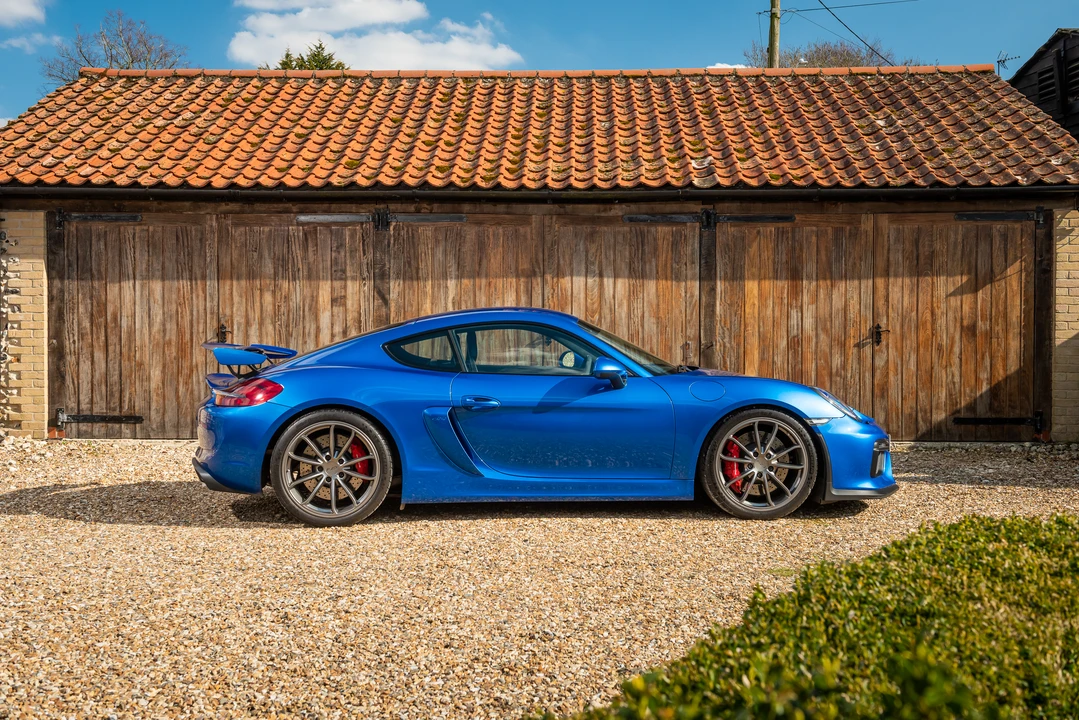 2016 Porsche 981 Cayman GT4 - Image 8 of 31