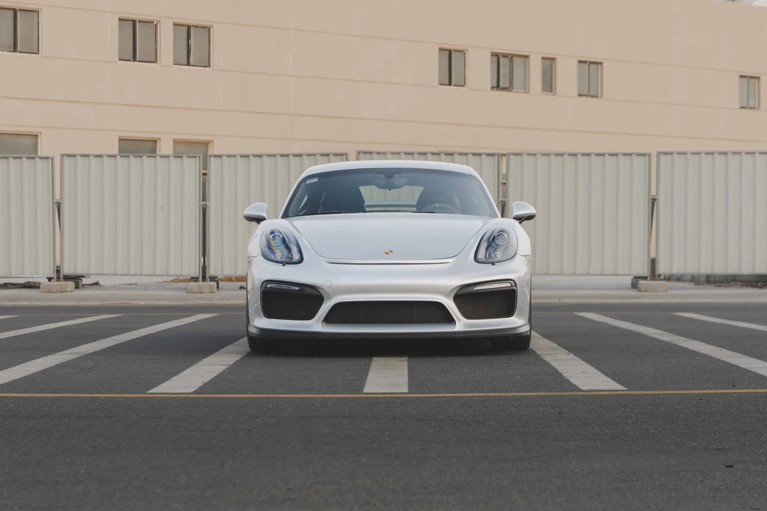 2016 Porsche 981 Cayman GT4 - Image 2 of 31