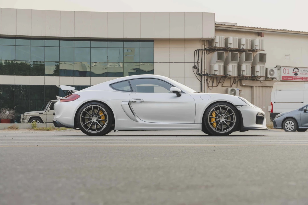 2016 Porsche 981 Cayman GT4 - Image 8 of 31