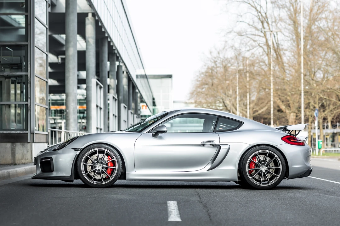 2016 Porsche 981 Cayman GT4 - Image 8 of 31
