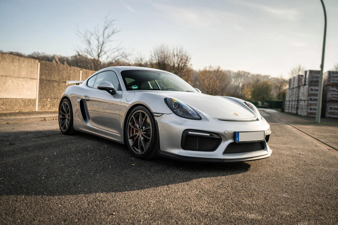 2016 Porsche 981 Cayman GT4 - Image 15 of 31