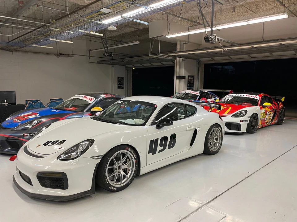 2016 Porsche 981 Cayman GT4 Clubsport - Image 17 of 28