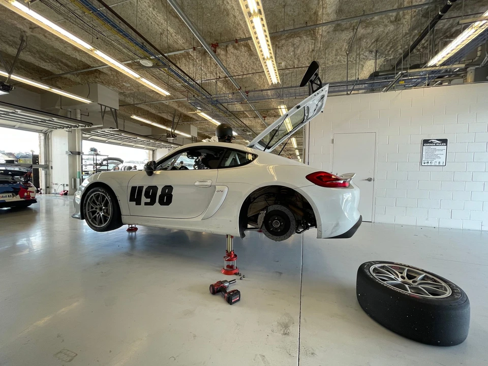 2016 Porsche 981 Cayman GT4 Clubsport - Image 15 of 28