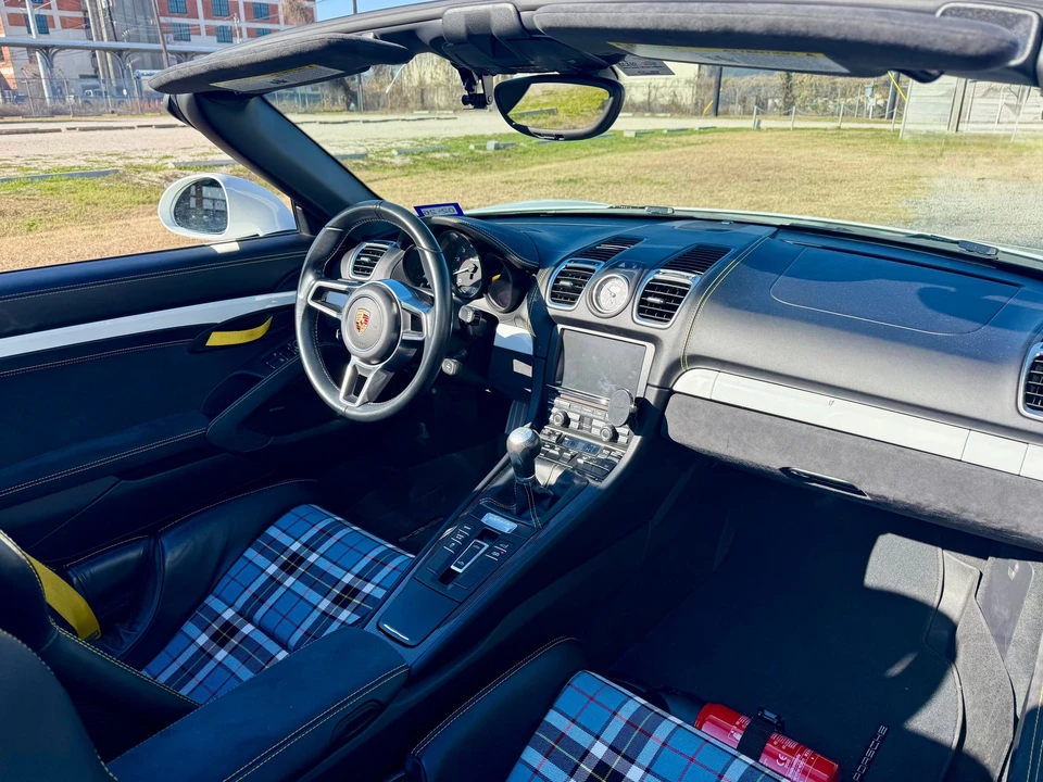 2016 Porsche 981 Boxster Spyder - Image 4 of 12