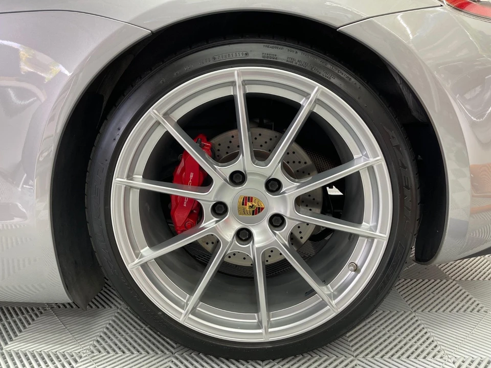 2016 Porsche 981 Boxster Spyder - Image 9 of 10