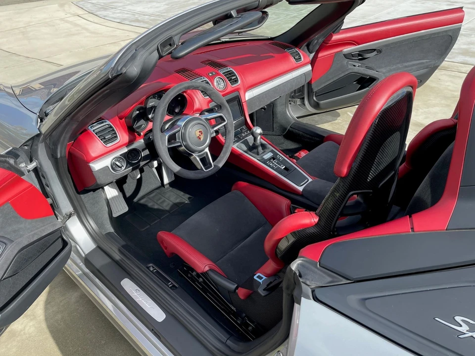 2016 Porsche 981 Boxster Spyder - Image 7 of 10