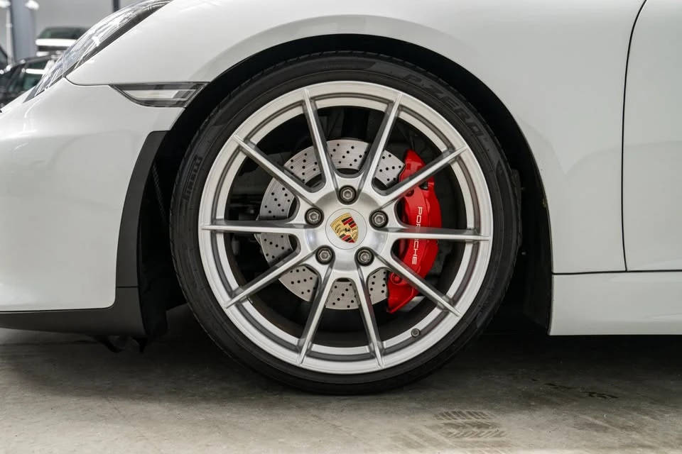 2016 Porsche 981 Boxster Spyder - Image 9 of 19