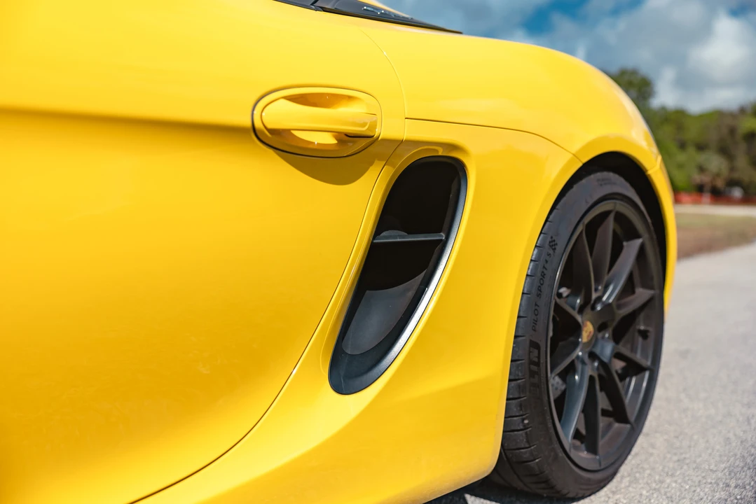 2016 Porsche 981 Boxster Spyder - Image 24 of 31