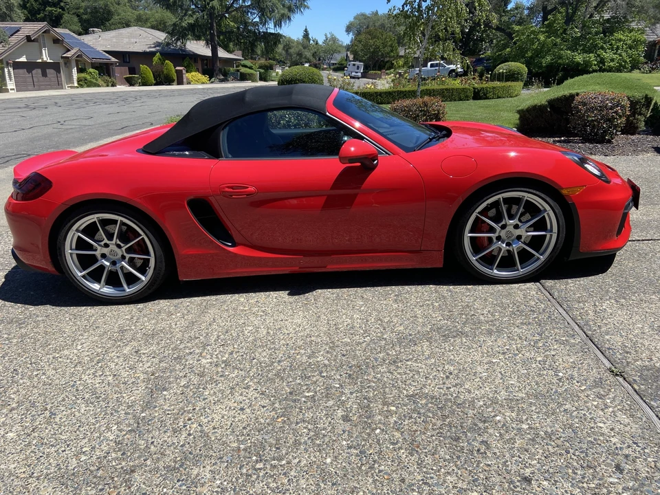 2016 Porsche 981 Boxster Spyder - Image 14 of 31