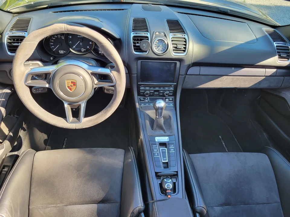2016 Porsche 981 Boxster Spyder - Image 15 of 20