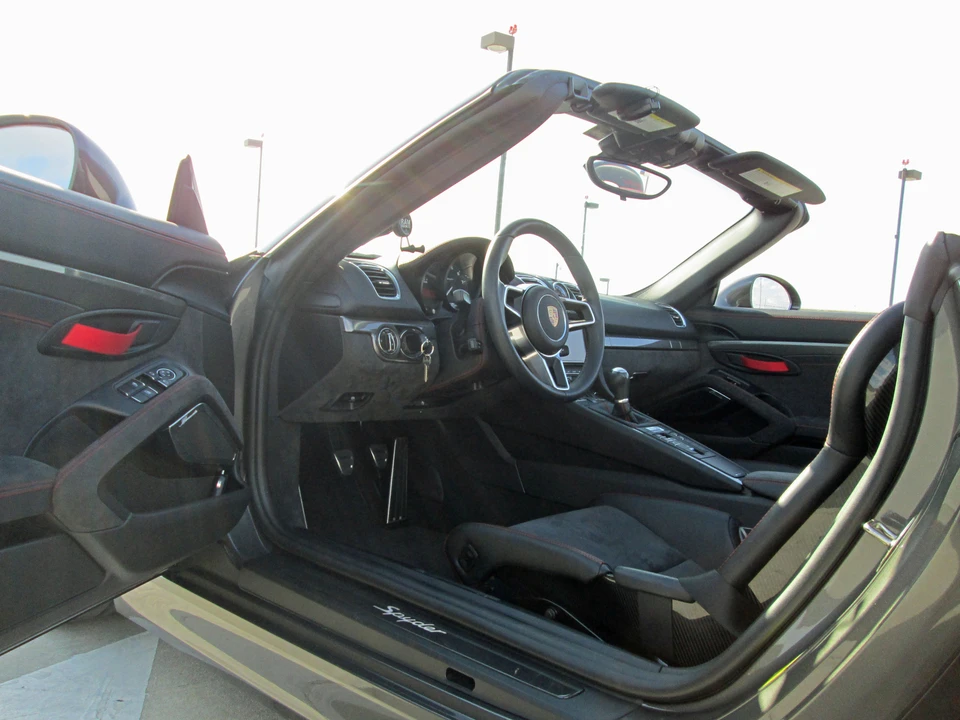 2016 Porsche 981 Boxster Spyder - Image 5 of 10