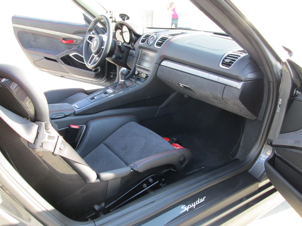 2016 Porsche 981 Boxster Spyder - Image 7 of 10