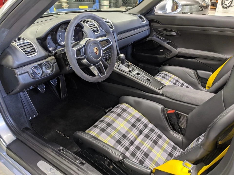 2016 Porsche 981 Boxster Spyder - Image 9 of 11