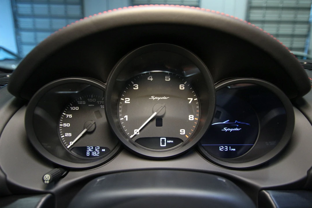 2016 Porsche 981 Boxster Spyder - Image 19 of 31