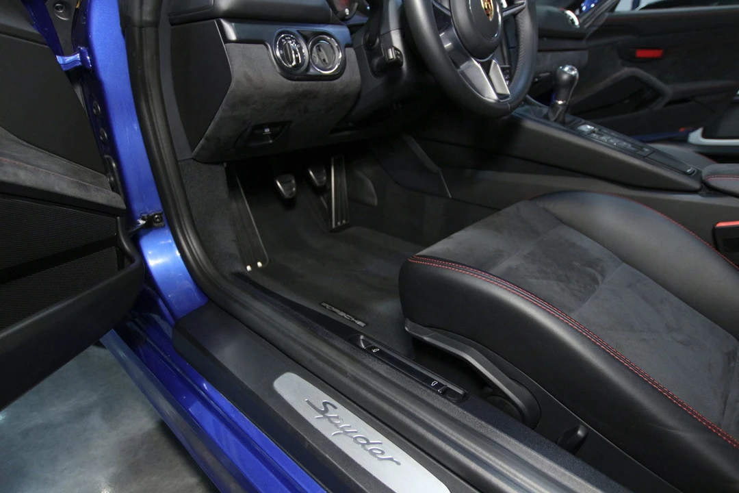 2016 Porsche 981 Boxster Spyder - Image 23 of 31