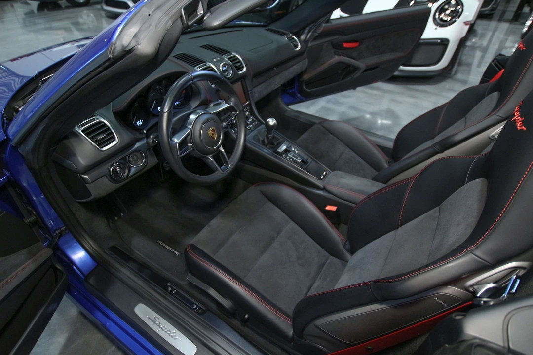 2016 Porsche 981 Boxster Spyder - Image 25 of 31