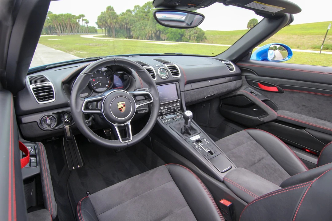 2016 Porsche 981 Boxster Spyder - Image 9 of 31