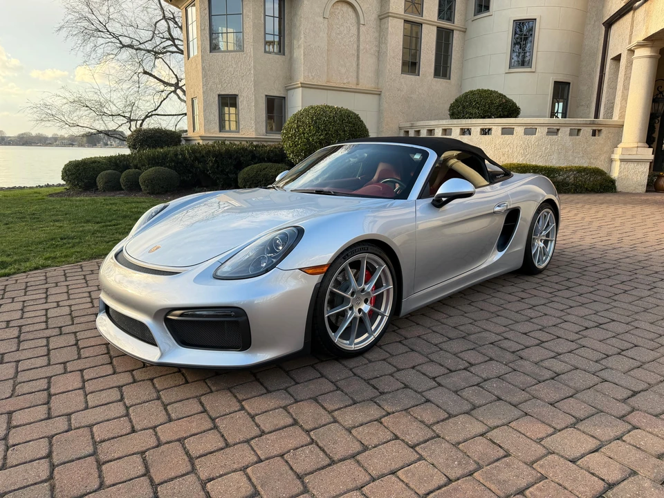 2016 Porsche 981 Boxster Spyder - Image 16 of 31