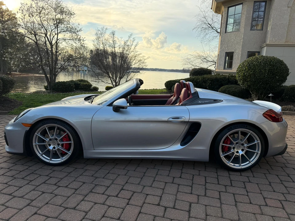 2016 Porsche 981 Boxster Spyder - Image 8 of 31