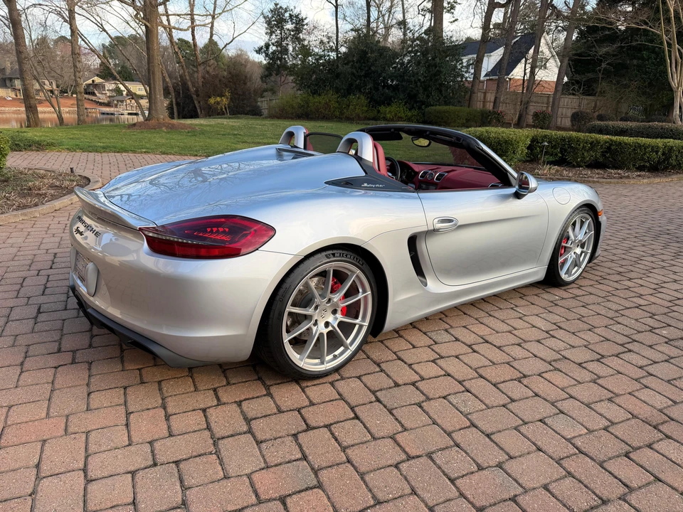 2016 Porsche 981 Boxster Spyder - Image 13 of 31